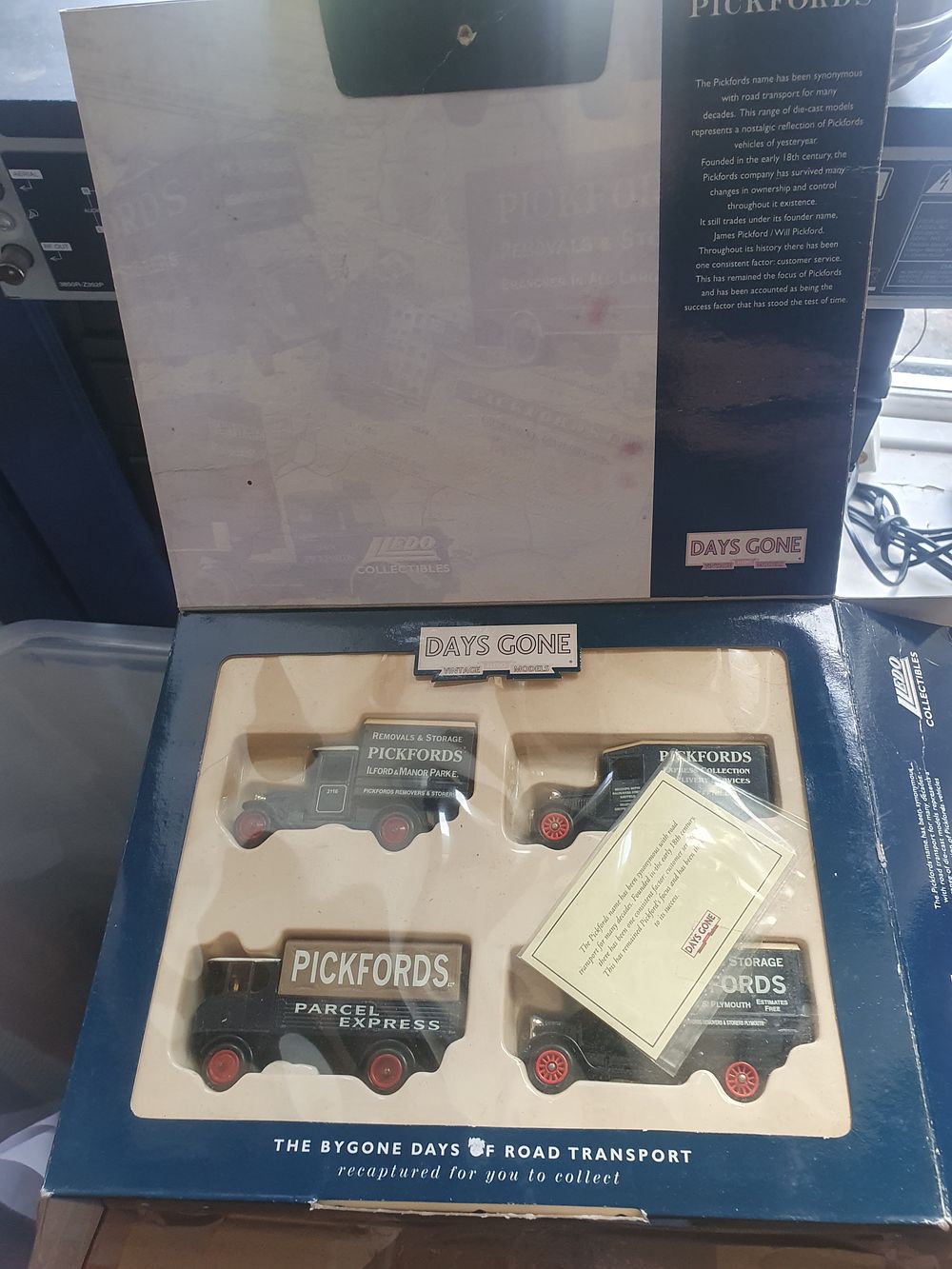 Lot 33r: Boxed pick ford's