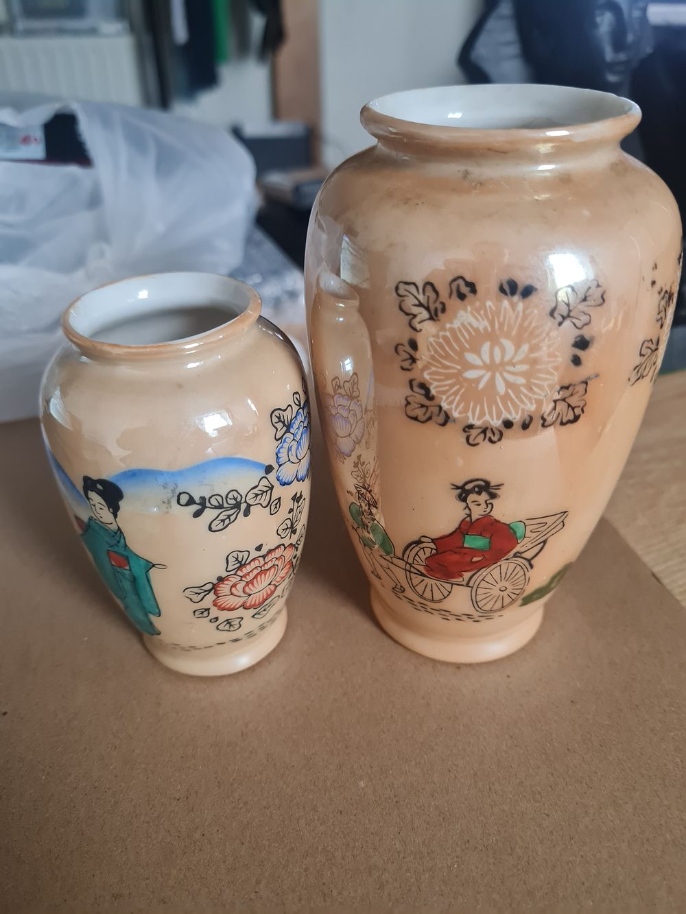 Lot 291: Vintage foreign vases
