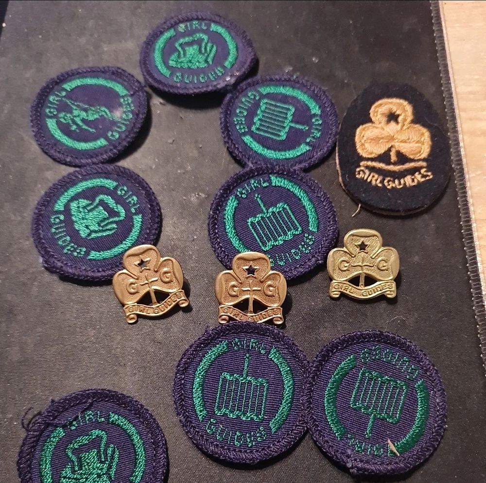 Lot 294: Vintage Girl Guides metal pin badges  and badges
