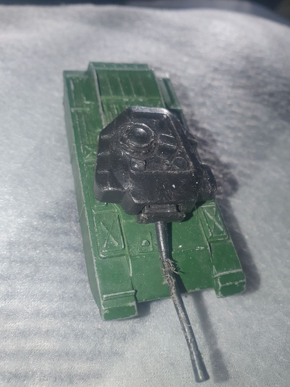 Lot 326: Corgi tank