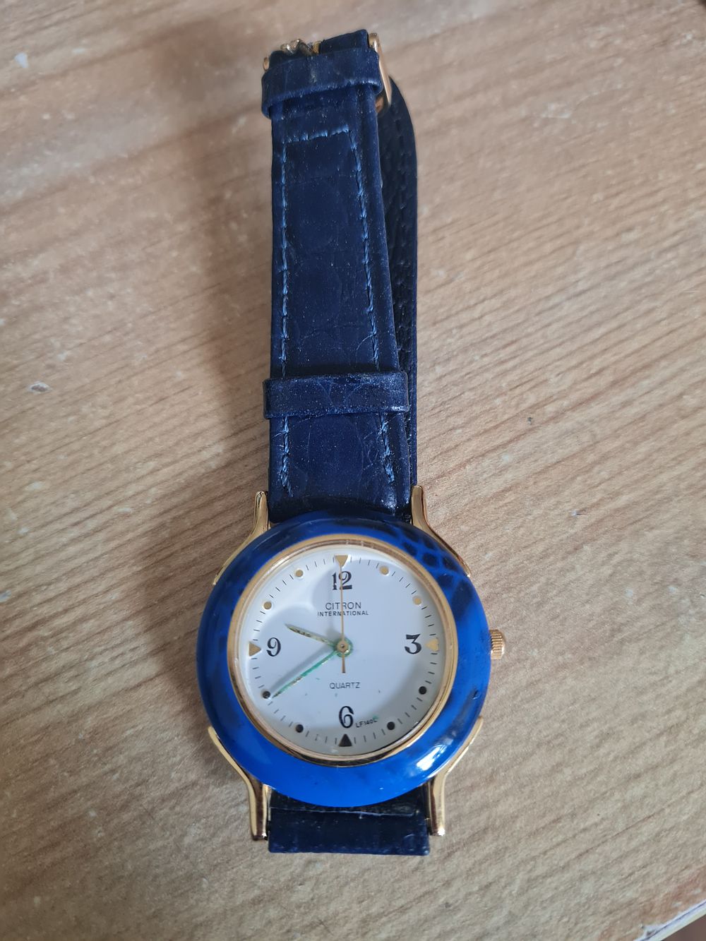 Lot 380: Citron watch