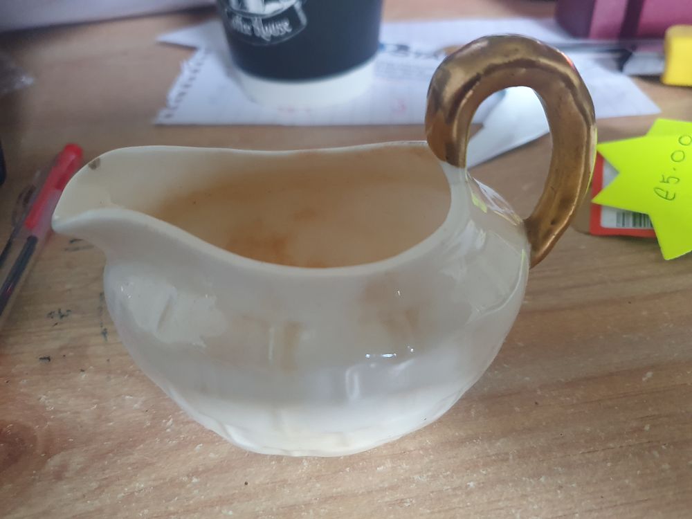 Lot 389: Vintage gravey jug