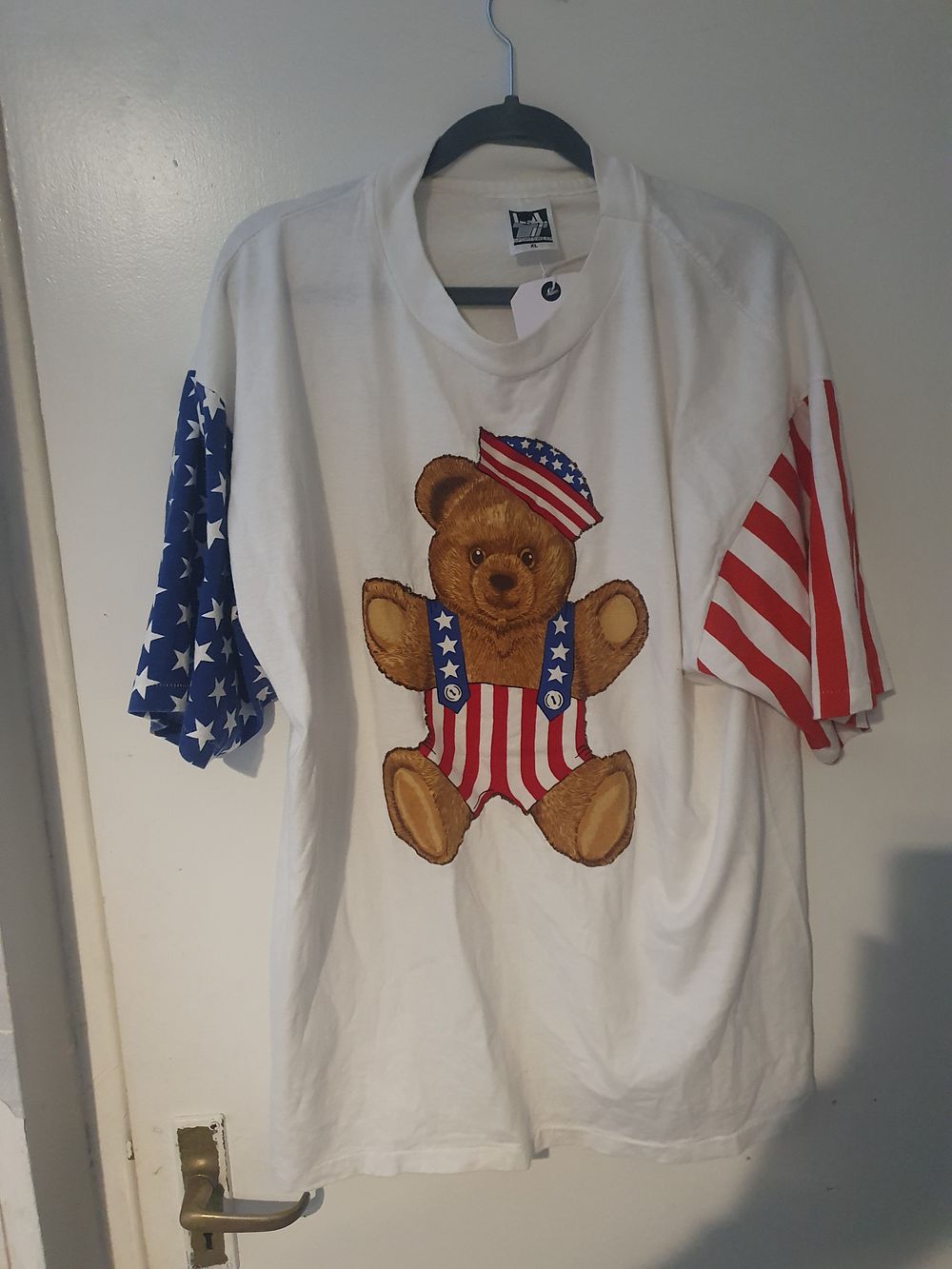 Lot 395: American xl top