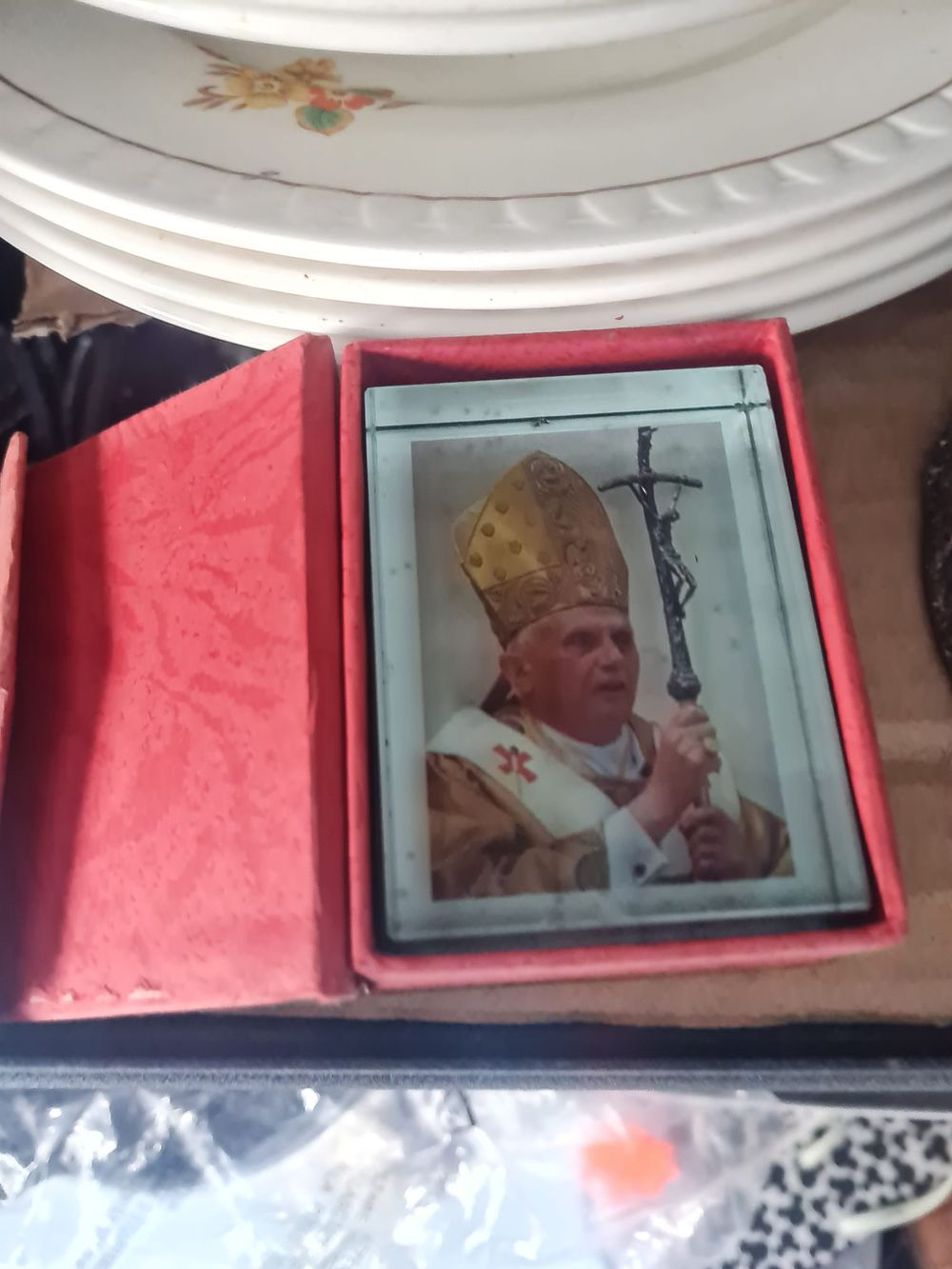 Lot 140: Pope Paperweight