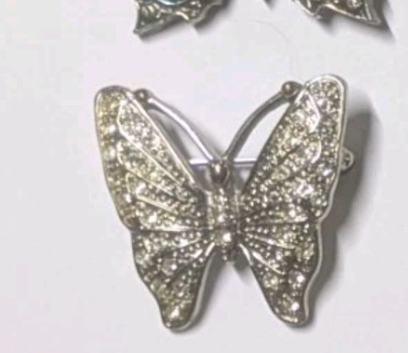 Lot 145: Butterfly broach