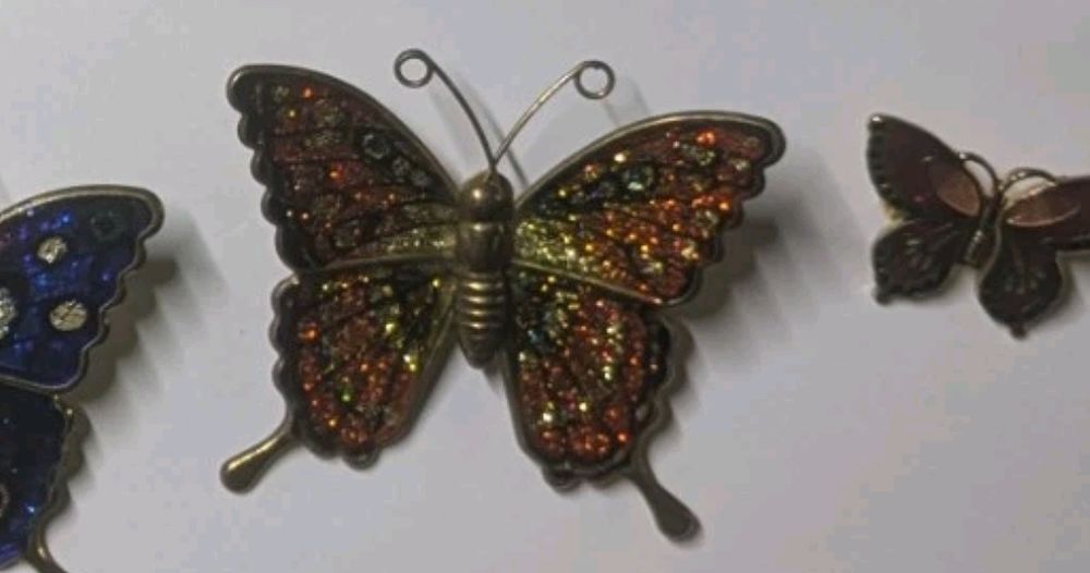 Lot 159: Butterfly broach