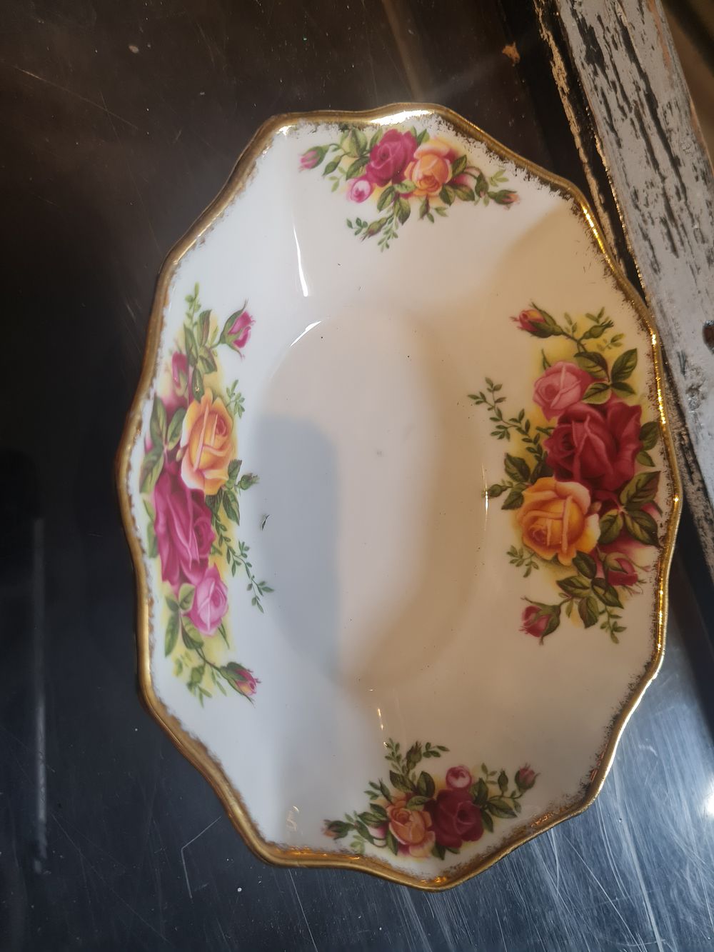 Lot 146: Old country rosee sweets dish