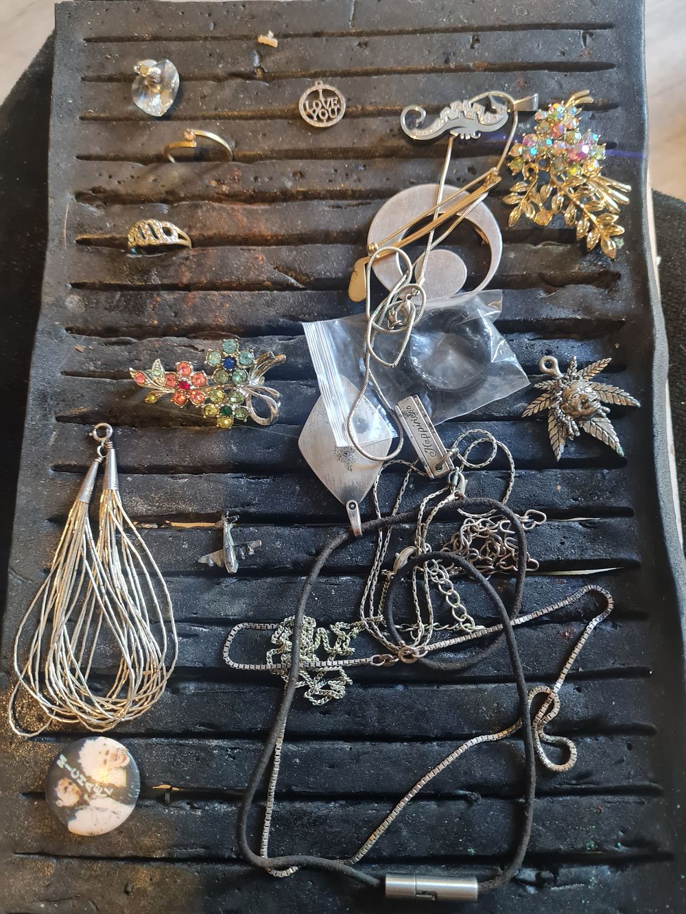 Lot 151: Mix jewellery lot some vintage