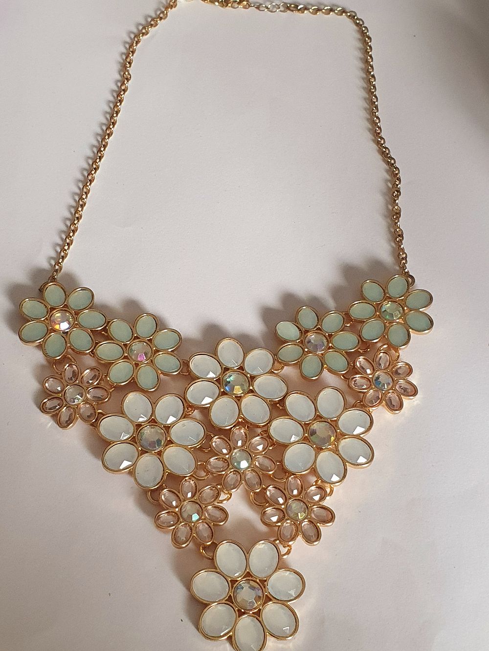 Lot 174: Ladies Diamante Floral Detail Necklace