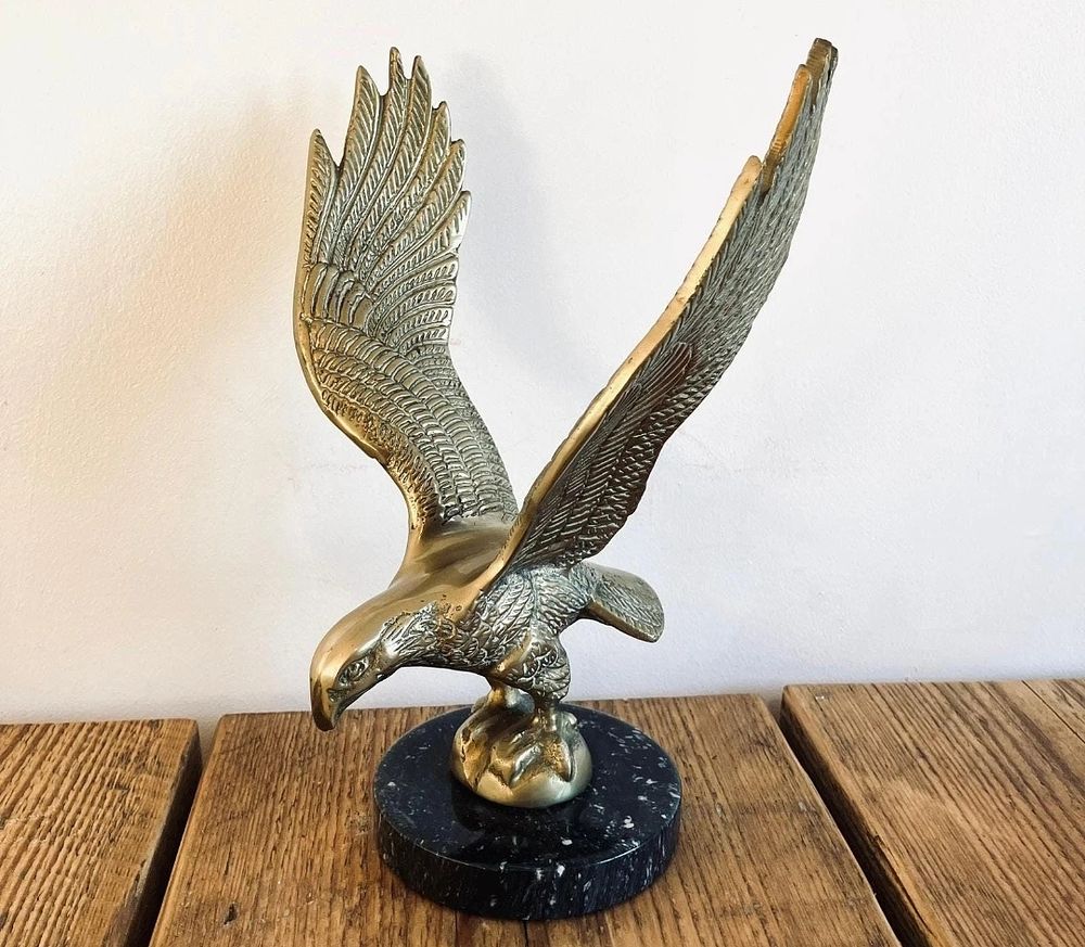 Lot 194: Vintage Gentleman's Brass Eagle Desk Ornament Onyx Marble Base Large