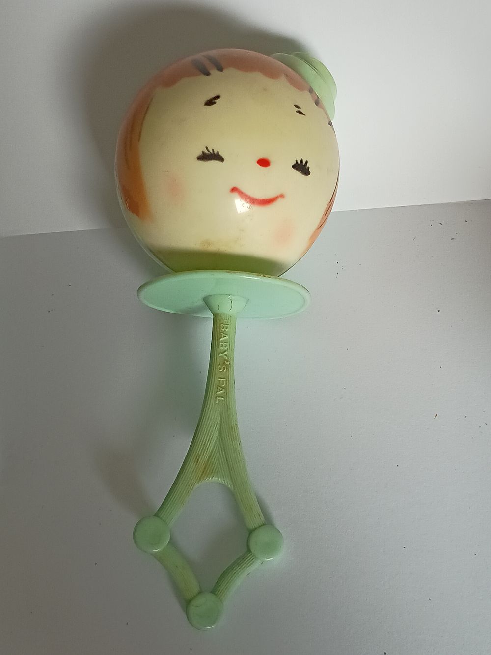 Lot 205: Vintage 1950's Babys Pal Hand Rattle