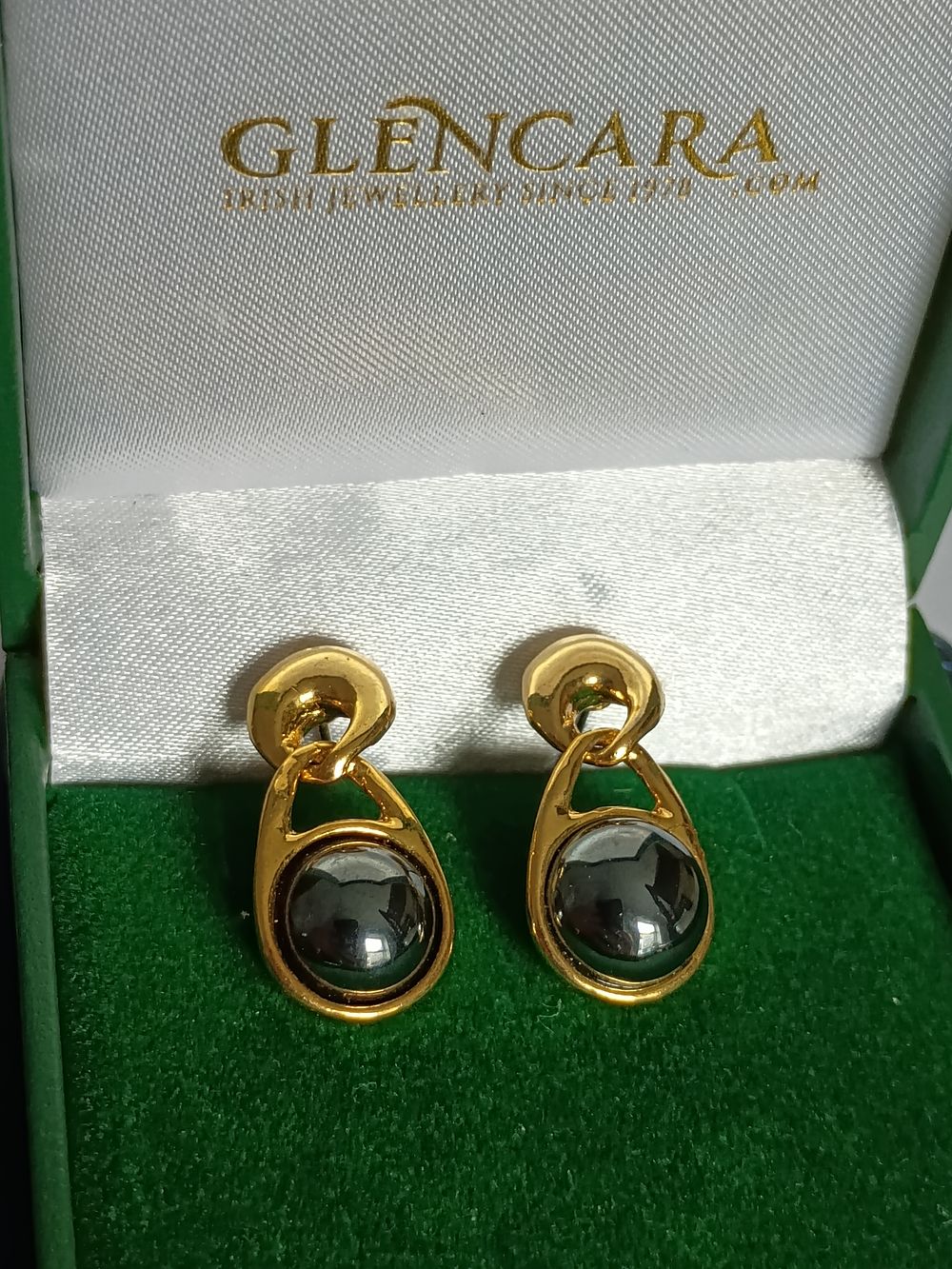 Lot 210: Ladies Dark Stone Drop Earrings