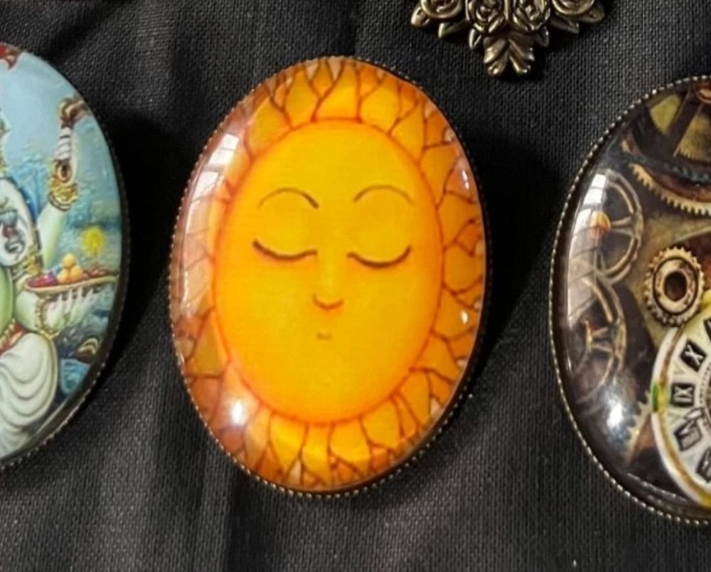 Lot 227: Cameo brooch