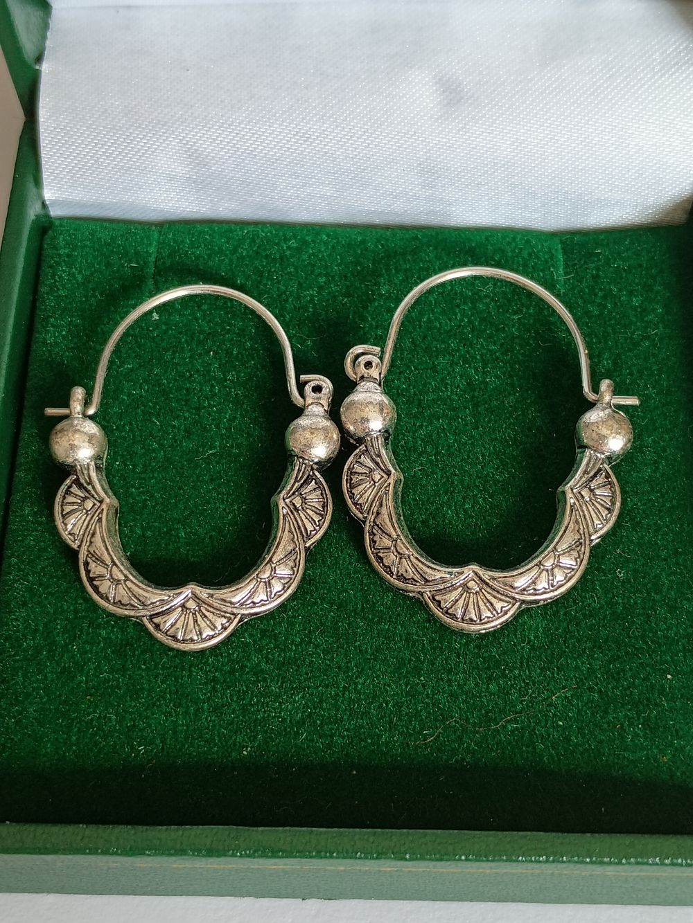 Lot 235: Pair of Vintage Style Earrings