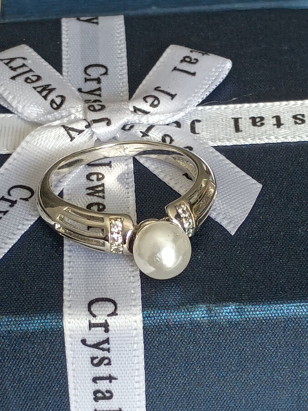 Lot 238: Ladies Diamante Detail Ring With Pearl Style Single Stone