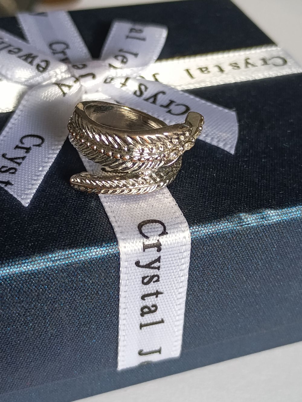 Lot 240: Leaf Wrap Detail Ring