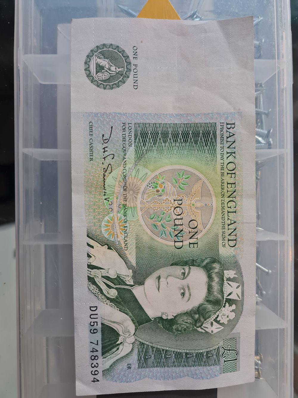 Lot 247: Vintage English one pound note
