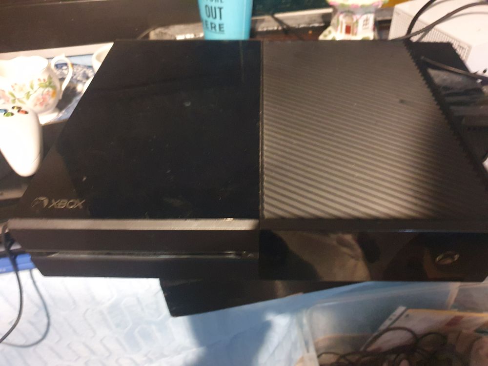 Lot 250: Xbox 1 console working