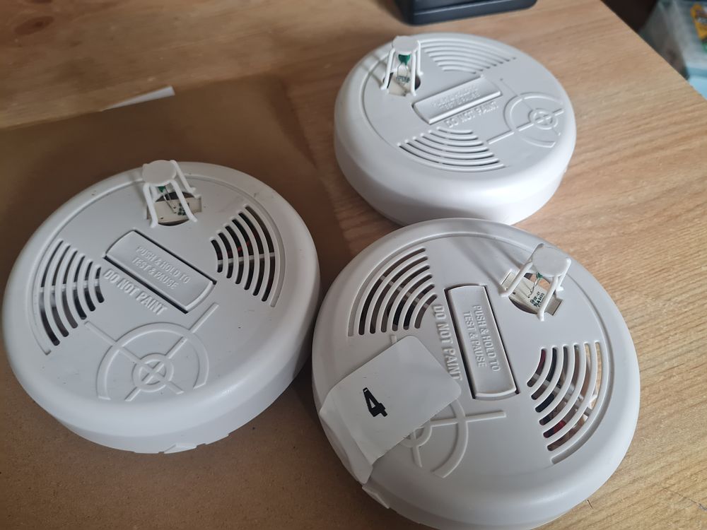 Lot 266: 3 smoke alarms