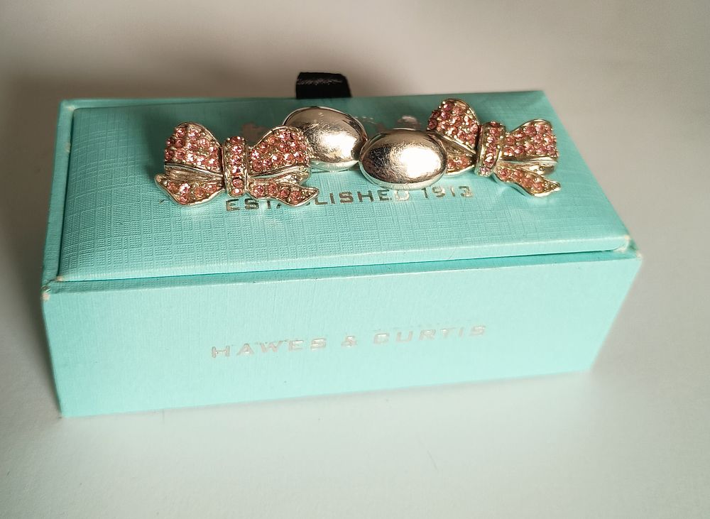 Lot 272: Hawes & Curtis Diamante Bow Cufflinks