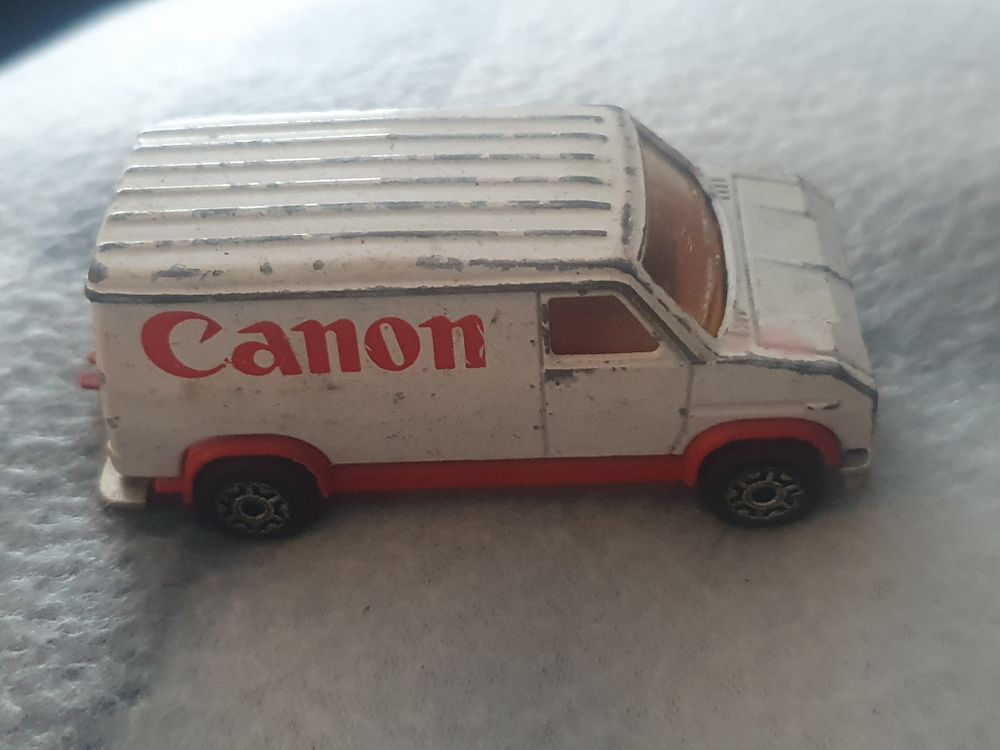 Lot 292: Vintage French Canon model