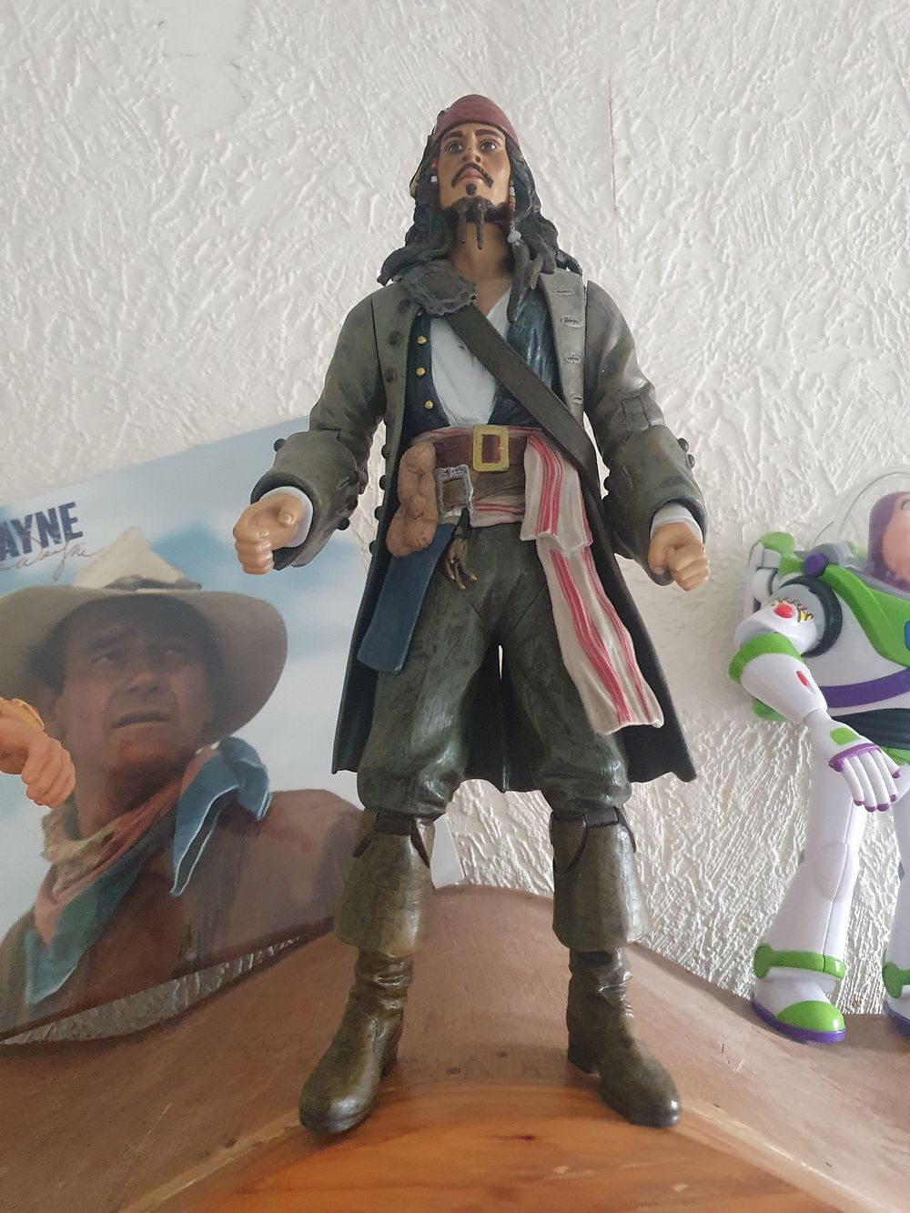 Lot 8u: Large Johnny deep figure pirates of the Caribbean
