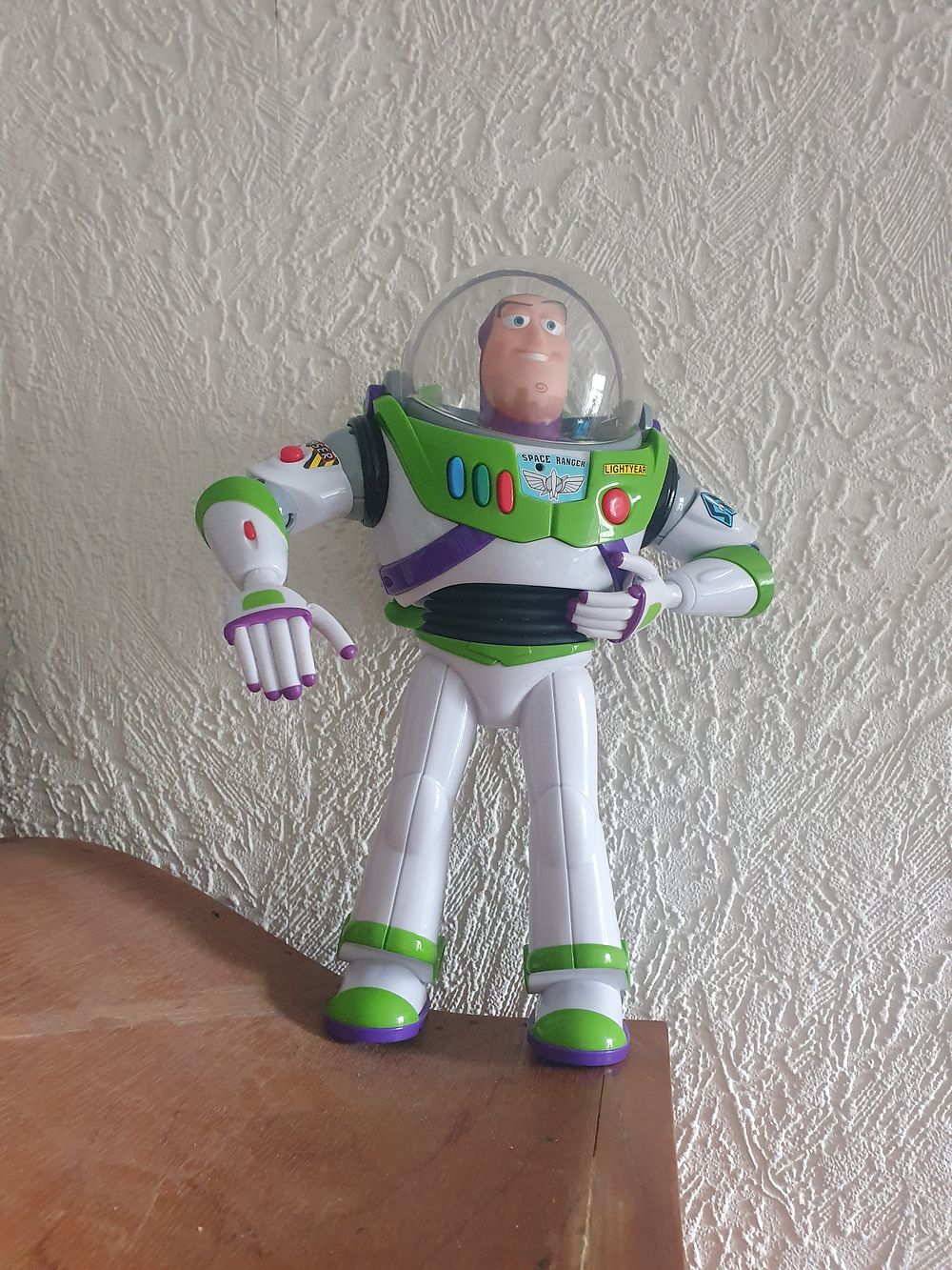 Lot 299: Large buzz lightyear figure