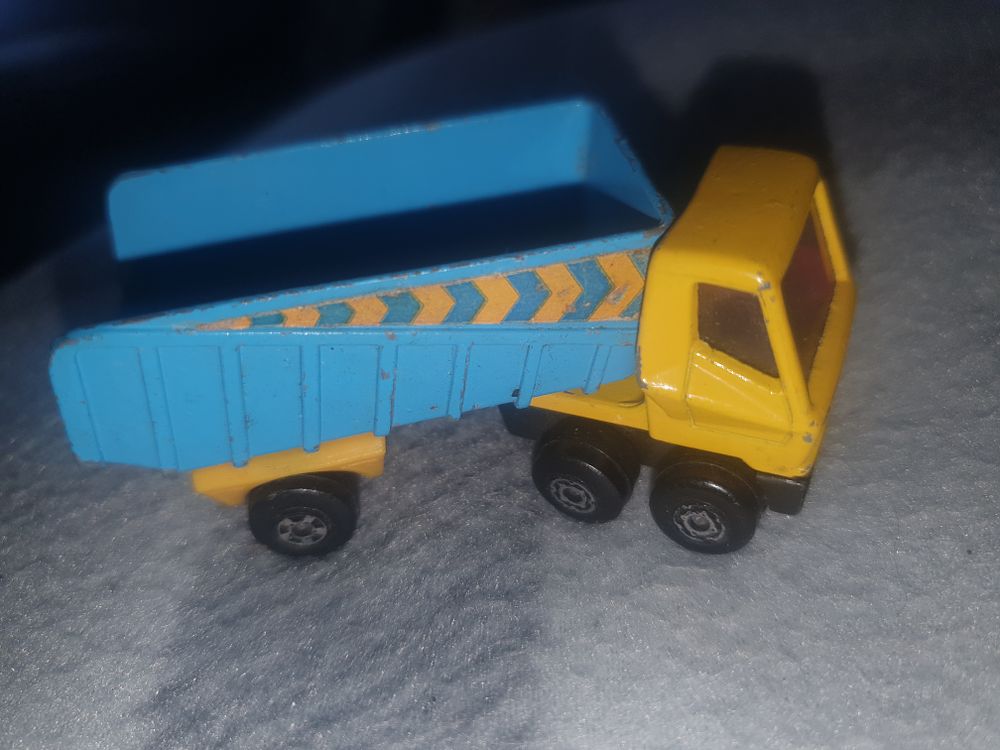 Lot 321: Vintage dumpster