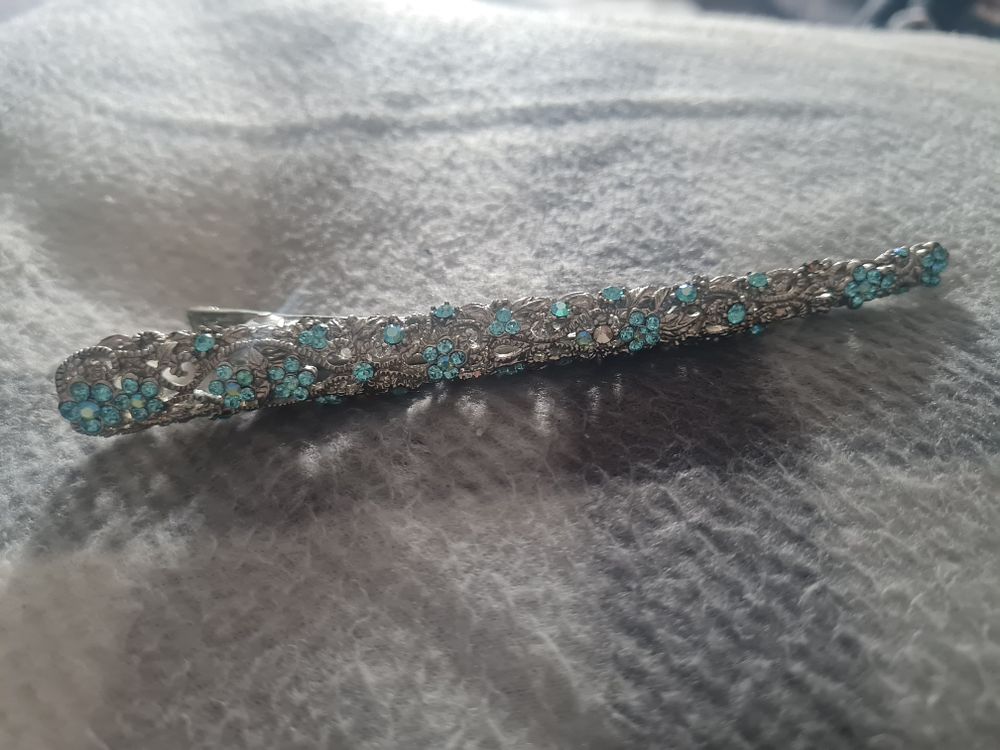 Lot 22u: Vintage hair clip