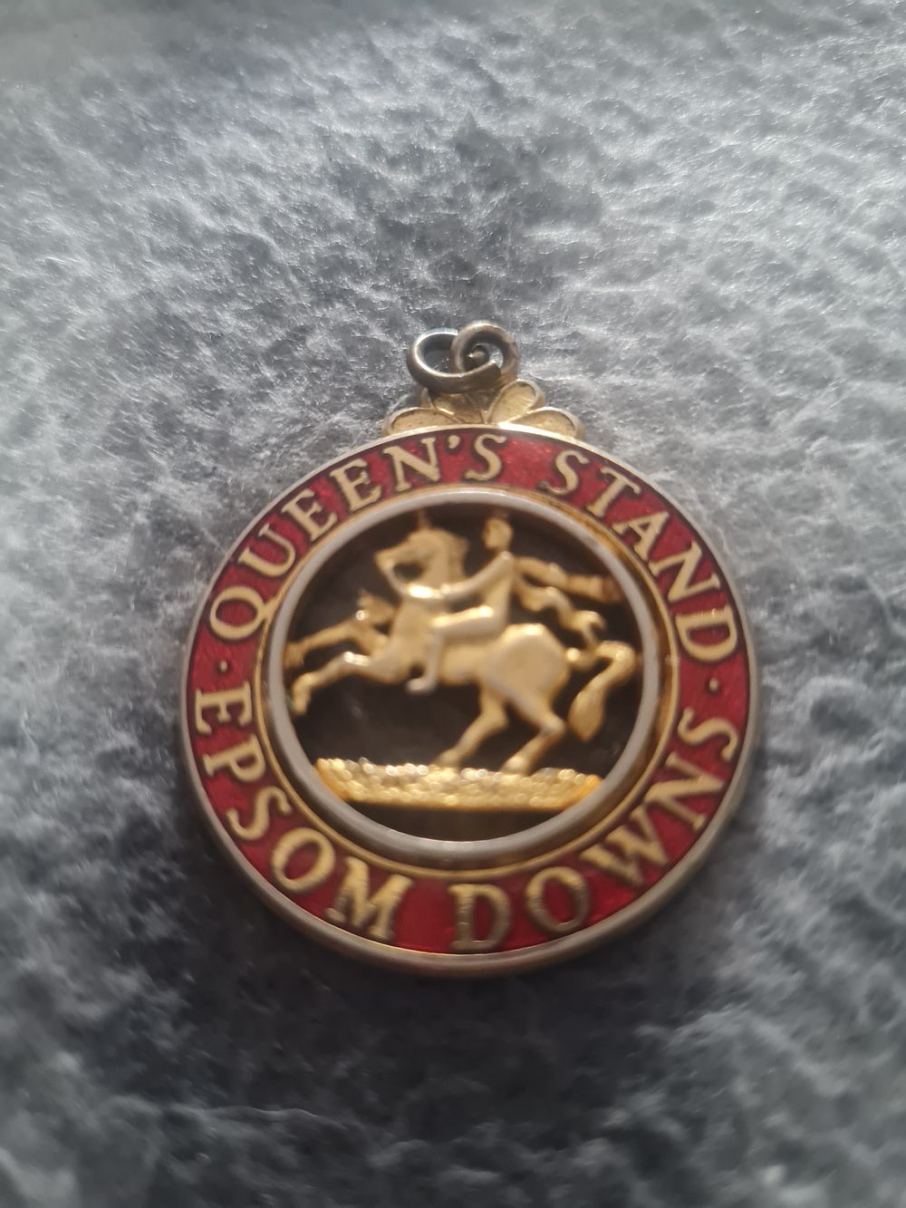 Lot 362: Queens stand badge