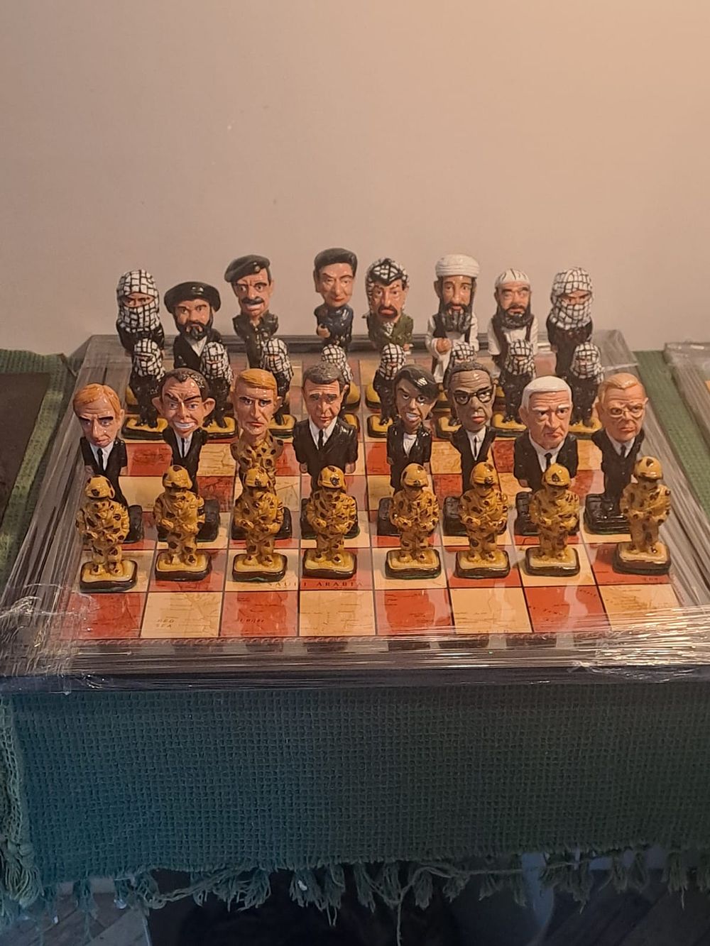 Lot 434: Chess set peace agreement between Israel and Palestine
