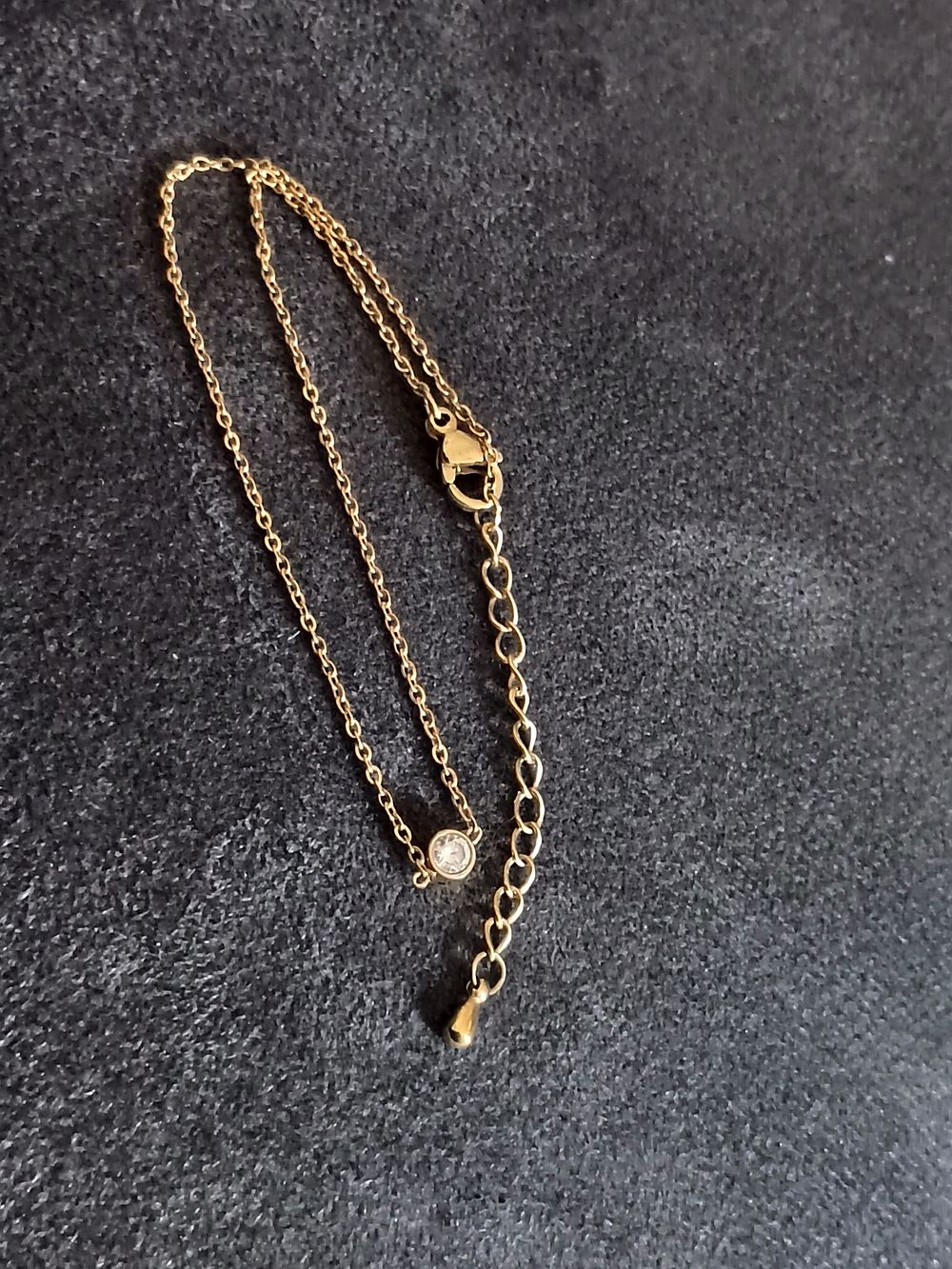Lot 222: Fine Single Diamante Stone Bracelet/anklet
