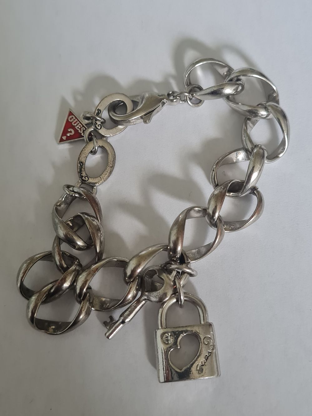 Lot 7z: Ladies guess bangle/bracelet