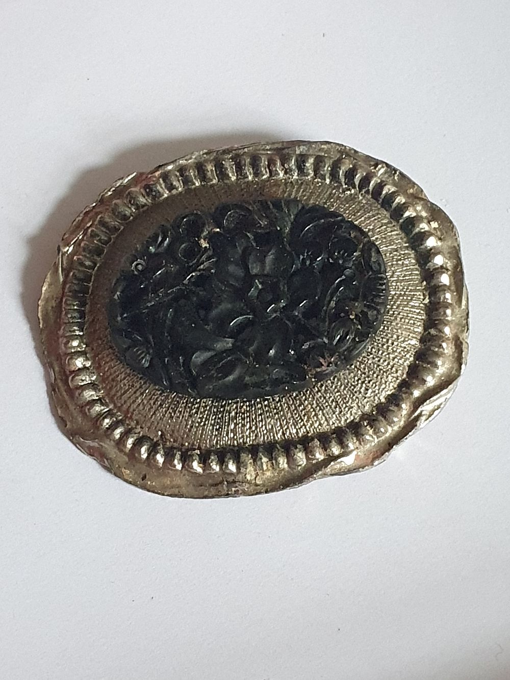 Lot 19f: Antique brooch
