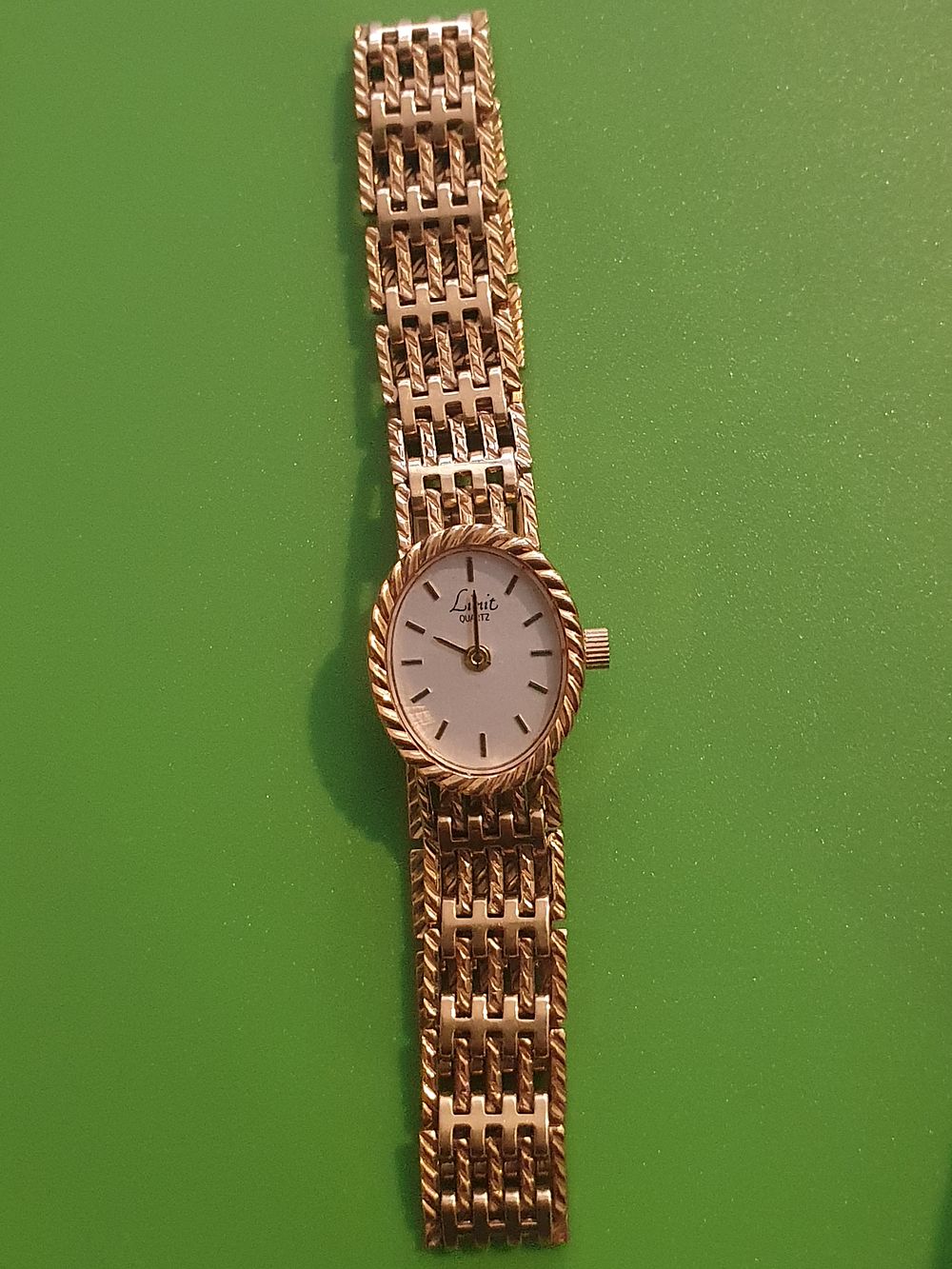 Lot 443: Vintage limit watch