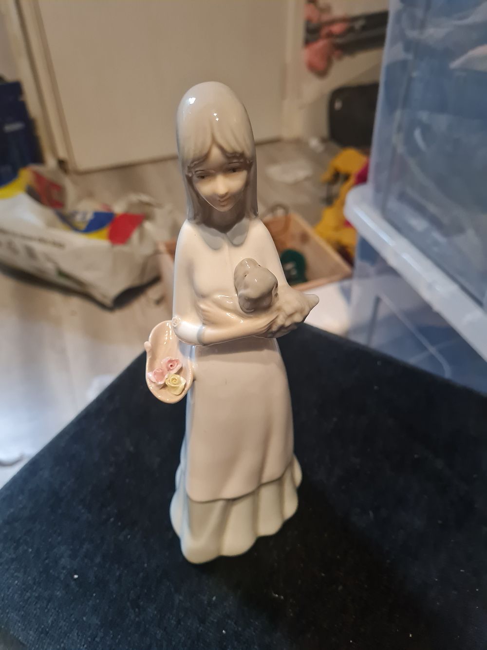 Lot 482: Large lady figure