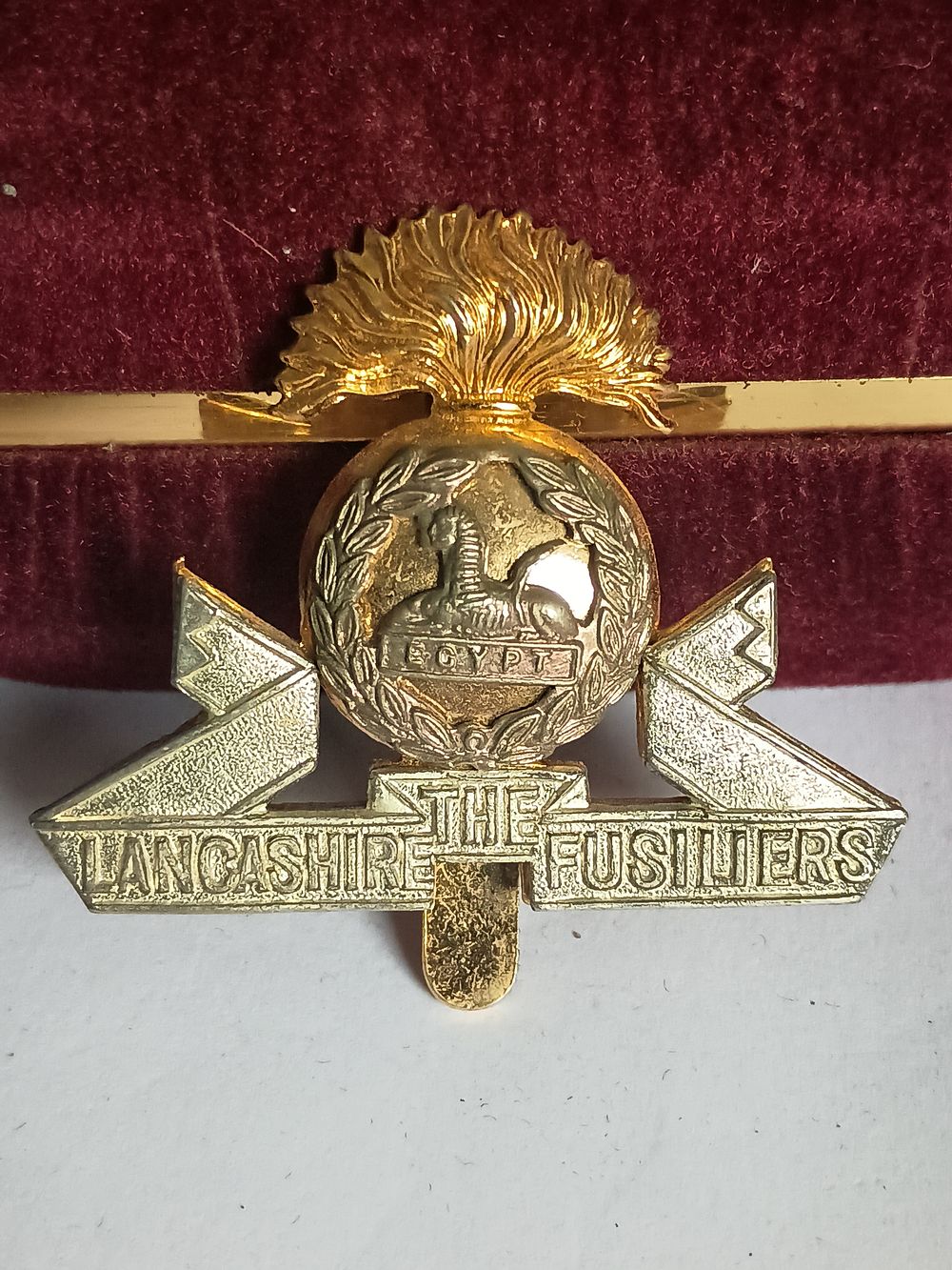 Lot 103b: The Lancashire Fusiliers Regiment Cap Badge Gilt Slider Vintage