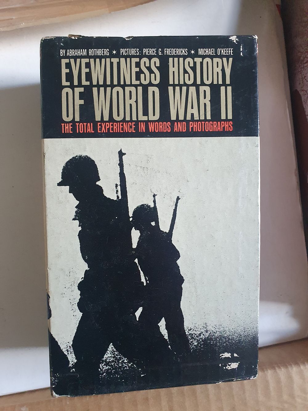 Lot 104: Eyewitness history of world War 2