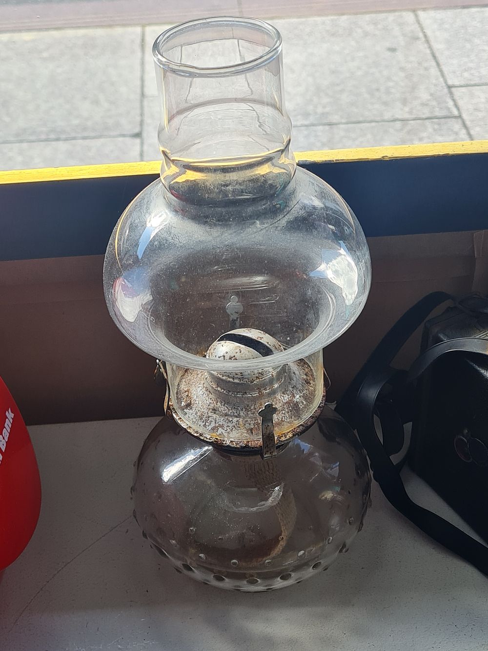 Lot 174: Vintage oil lamp