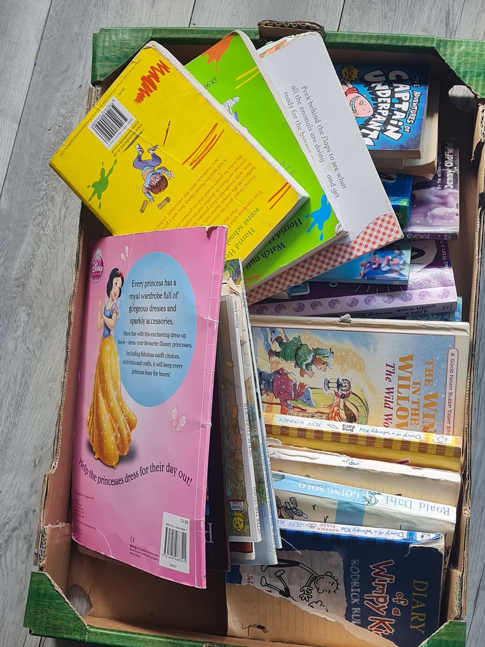Lot 175: Large lot of kids books
