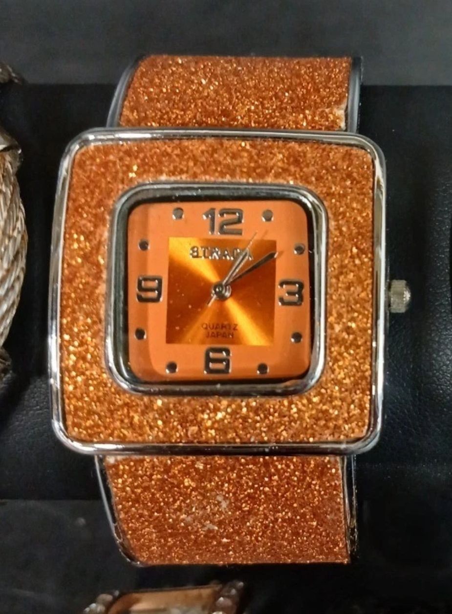 Lot 191: Strada watch