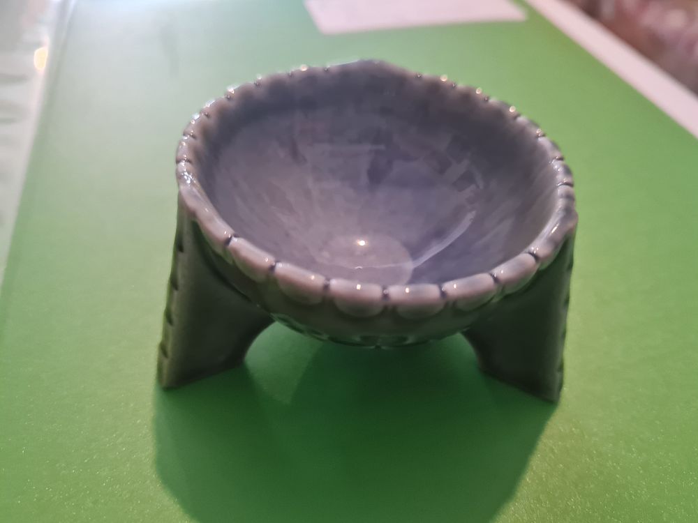 Lot 203: Vintage irish porcelain