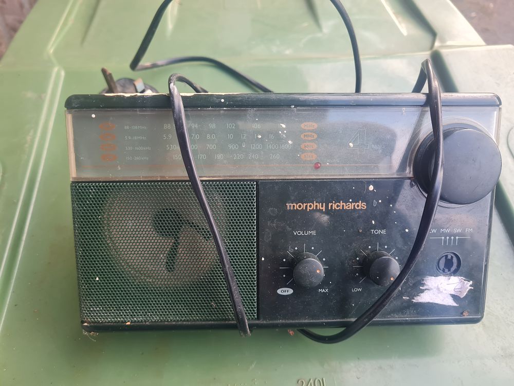Lot 228: Vintage radio