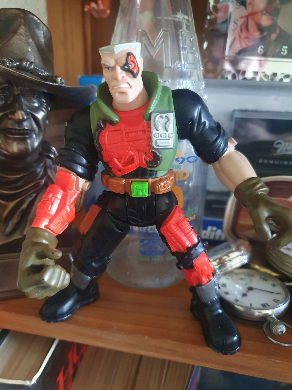 Lot 239: Vintage small soldiers figure