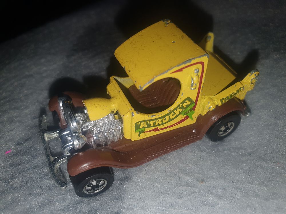 Lot 349: 1977 hotwheels