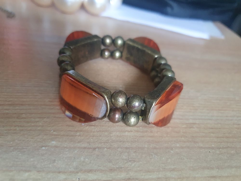 Lot 86: Bangle