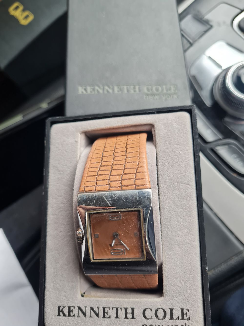 Lot 109: Kenneth cole mewyork boxed watch