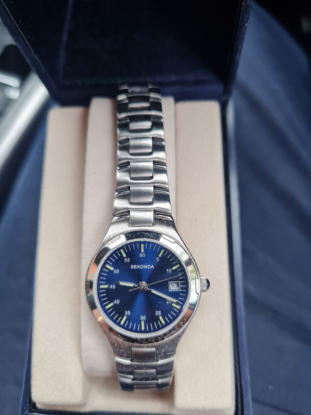 Lot 117: Sekonda boxed watchmens