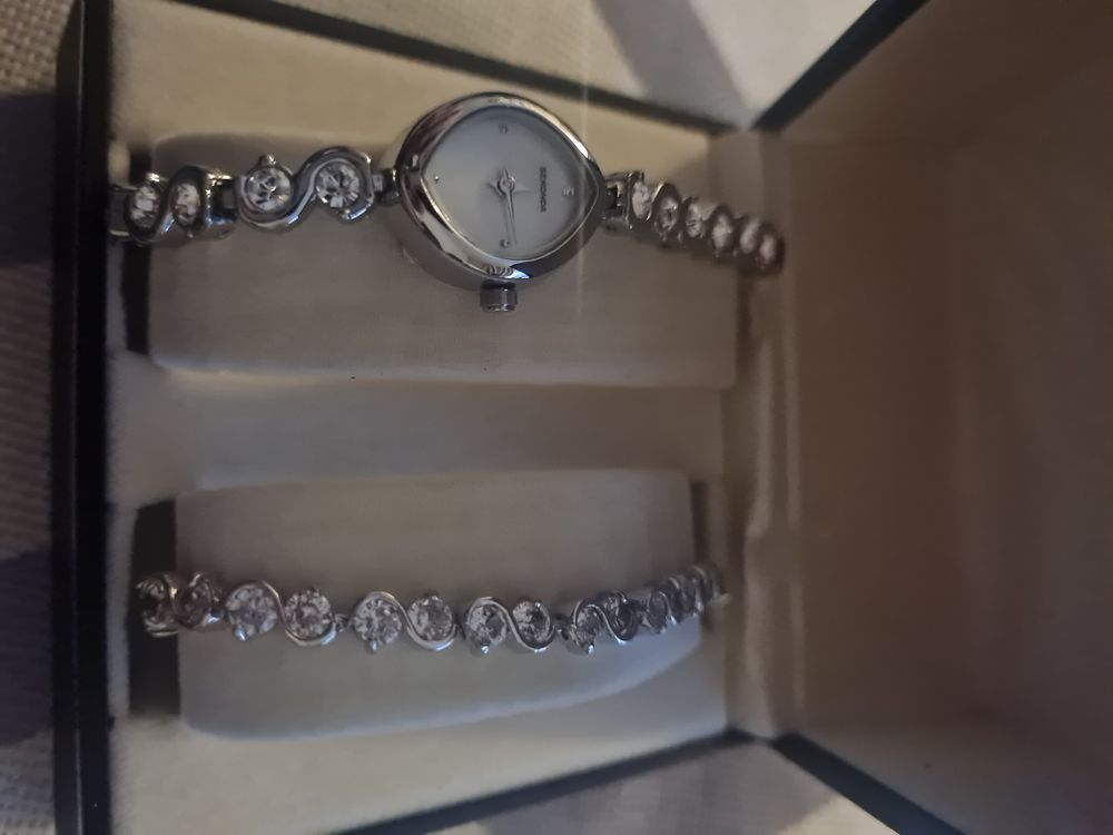 Lot 119: Sekonda watch & bracelet set boxed