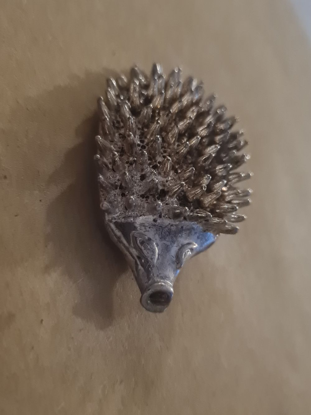 Lot 121a: Hedgehog brooch